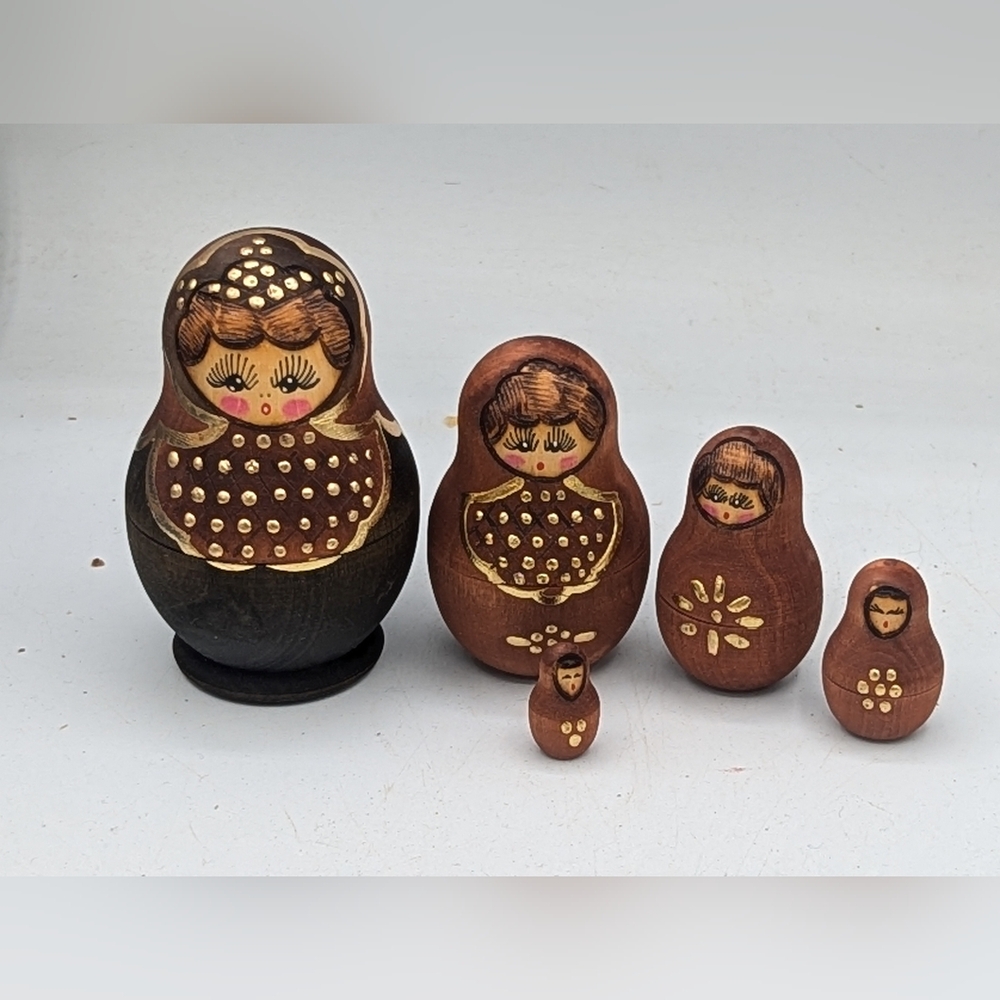 Russian Nesting Dolls Matryoshka 5 pieces brown w/ gold detail brunette